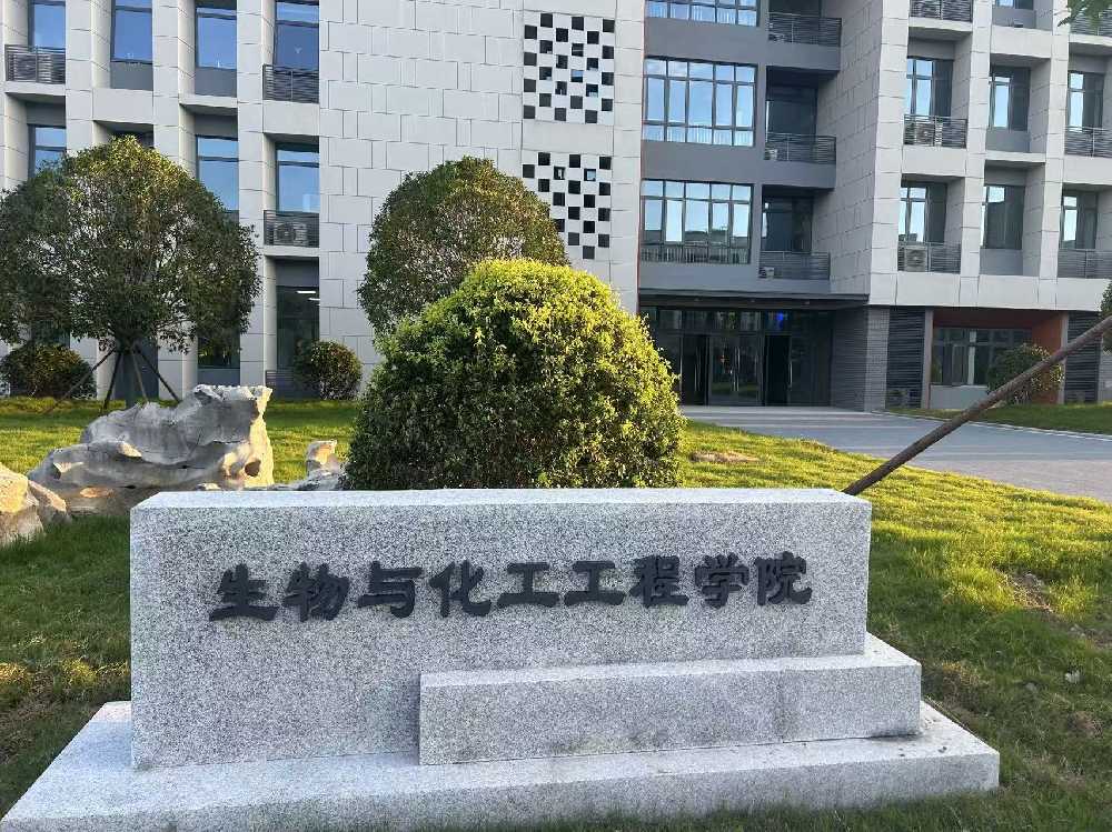 天等县扬州职业大学体育场高杆灯项目